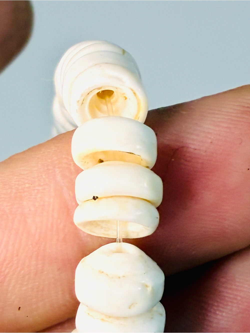 Vintage Hawaiian Cream Puka Shell Surfer Necklace Minimal Everyday Coastal READ - Picture 4 of 12